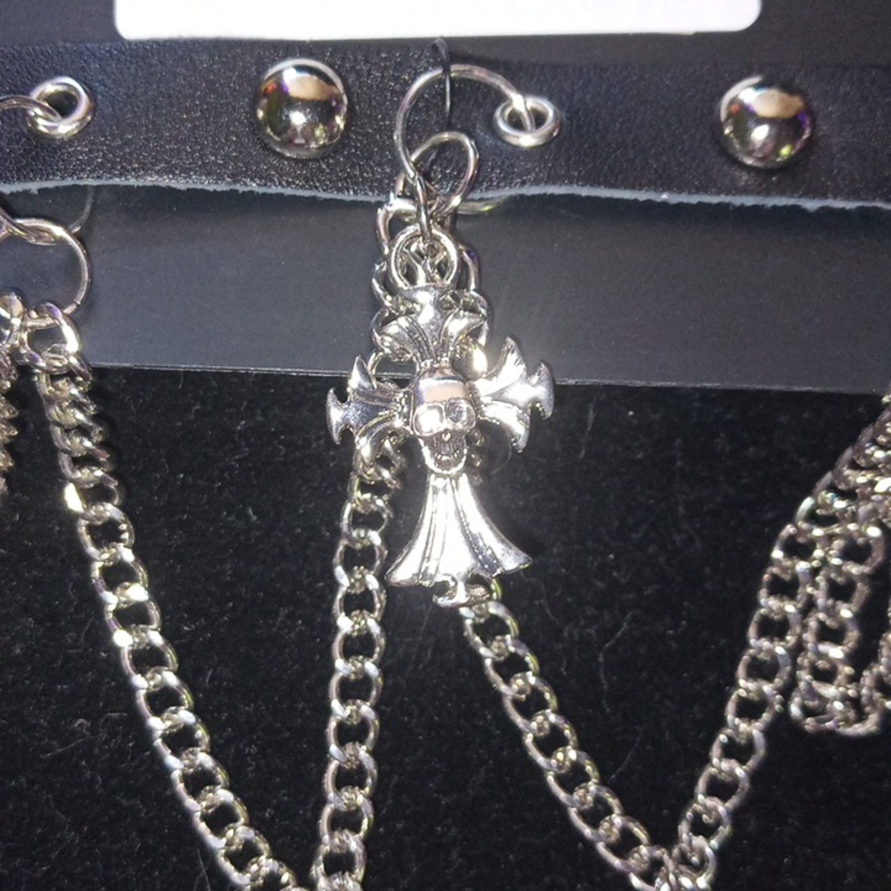Skull chain choker necklace